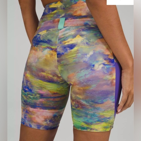 LULULEMON ~Cargo Super-High-Rise Hiking Shorts
Size 4 - Picture 3 of 11